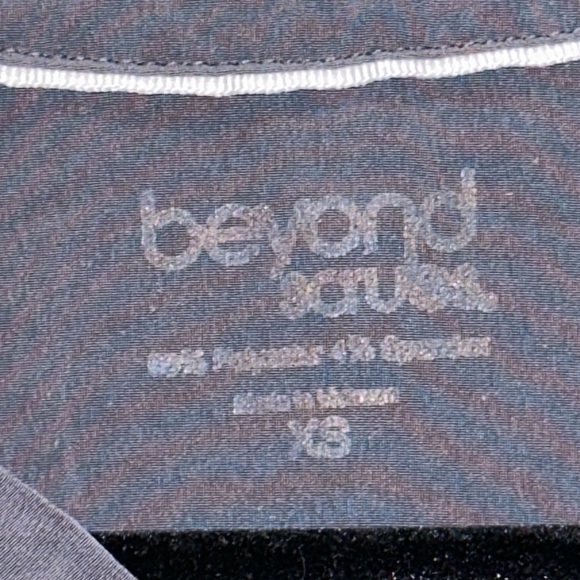 Beyond Scrubs Grey top size XS - Picture 3 of 9